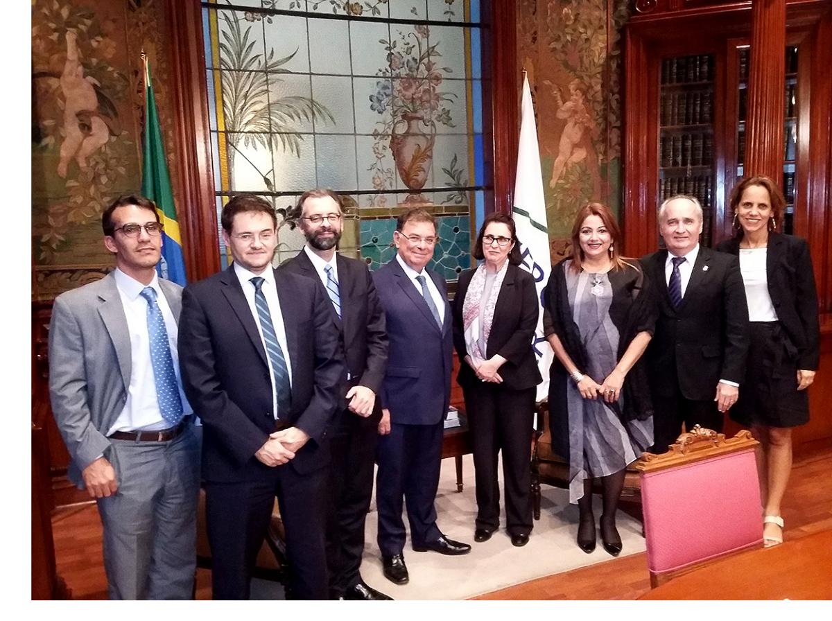 Delegação brasileira participam de encontro na embaixada